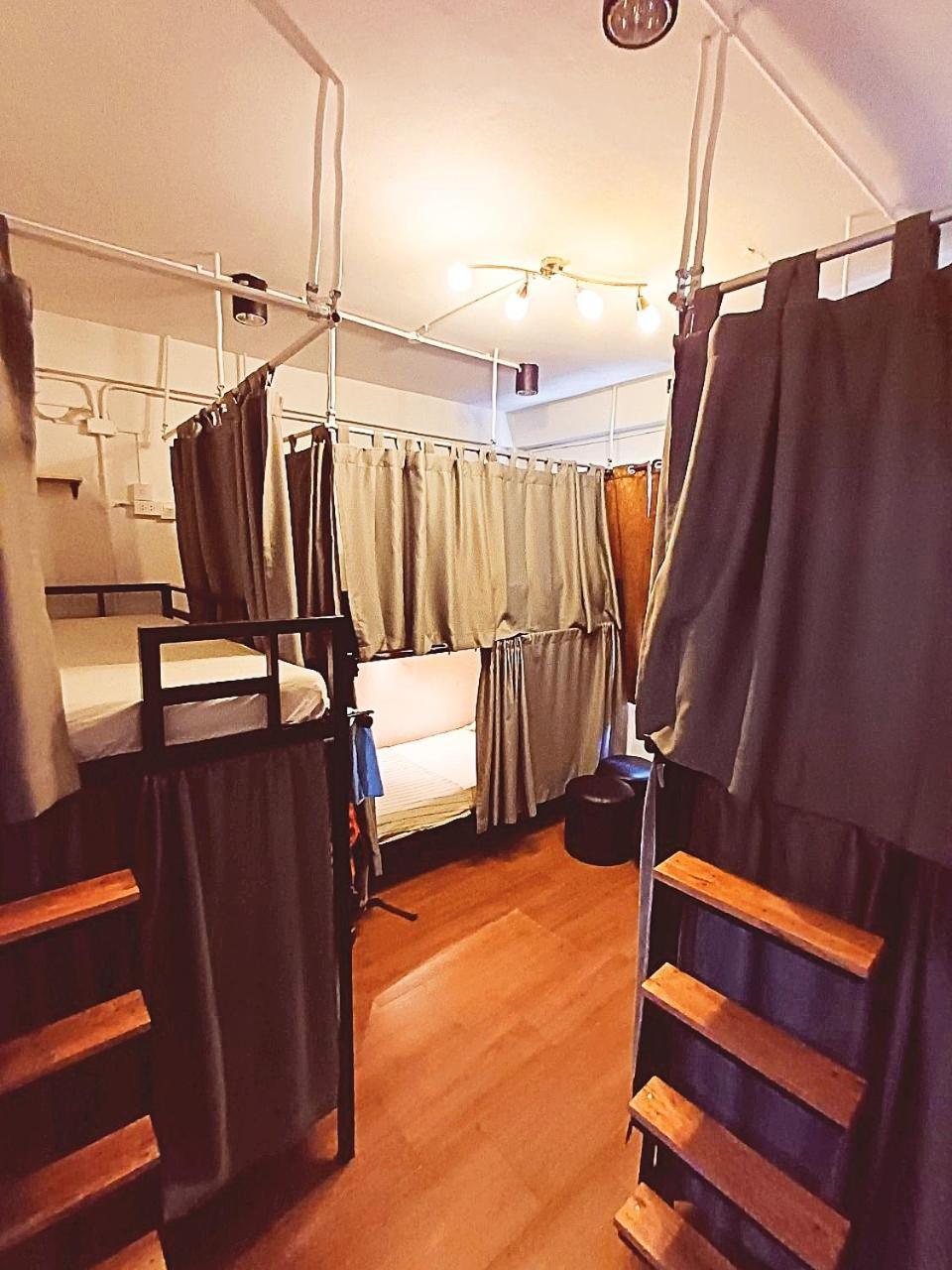 Amsterdamned Hostel กรุงเทพมหานคร ภายนอก รูปภาพ
